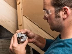 RIDGID C15/22 C-Style Copper Cutter 15 & 22mm -Household Tool Store RID57018 INUSE3